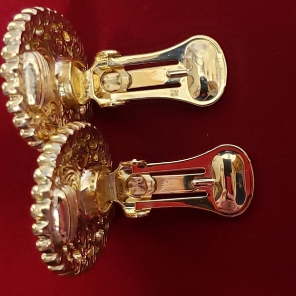 1928 Blue Marbled Center Gold Tone Clip On Earrings - Picture 5 of 7